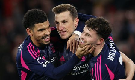 而是通过球 而是通过球